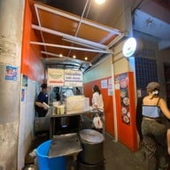 นายย้ง ทรงวาด ก๋วยเตี๋ยวลูกชิ้นปลา .