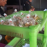 เมนูของร้าน ผัดไทห่อไข่หน้าโรงพัก(เจ้าเก่า)