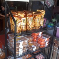 เมนูของร้าน ผัดไทห่อไข่หน้าโรงพัก(เจ้าเก่า)