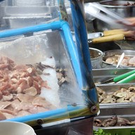 เจ๊จู ต้มเลือดหมู