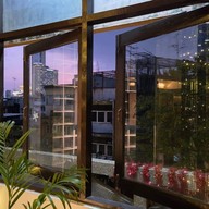 หน้าร้าน Sakkwa สัก-กะ-วา ตลาดน้อย