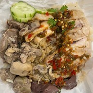 เมนูของร้าน ข้าวมันไก่พลอยโภชนา(เจ้าเก่าสาทร) สาขานวมินทร์ 42 (Byโอ๋) สาขาK.โอ๋