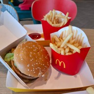 McDonald's พีทีที วังน้อย อยุธยา ฝั่งขาเข้า (ไดร์ฟทรู)