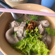 เมนูของร้าน เจ๊ตุ๋ย ต้มเลือดหมู ซอยพหลโยธิน1