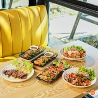 เมนูของร้าน Aura Cafe and The Gang