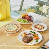 เมนูของร้าน Aura Cafe and The Gang