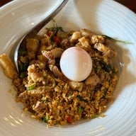 ครัววันสุข Kitchen Bar & Gallery 1