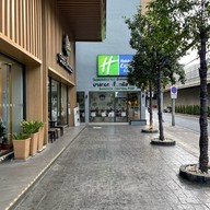Holiday Inn Express & Suites Bangkok Central Pier