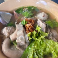 เจ๊ตุ๋ย ต้มเลือดหมู ซอยพหลโยธิน1