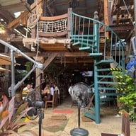 ครัววันสุข Kitchen Bar & Gallery 1