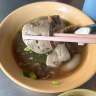 เมนูของร้าน เจ๊ตุ๋ย ต้มเลือดหมู ซอยพหลโยธิน1