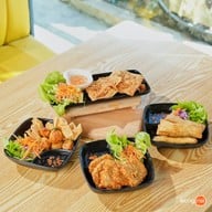 เมนูของร้าน Aura Cafe and The Gang