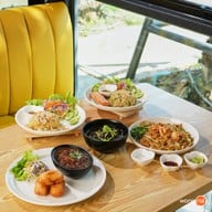 เมนูของร้าน Aura Cafe and The Gang