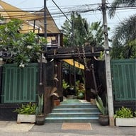 ครัววันสุข Kitchen Bar & Gallery 1