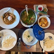 ครัววันสุข Kitchen Bar & Gallery 1