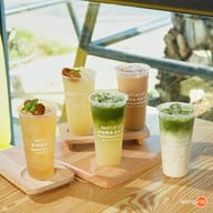 เมนูของร้าน Aura Cafe and The Gang