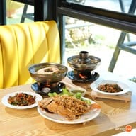 เมนูของร้าน Aura Cafe and The Gang