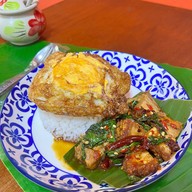 กะเพราขุนช้าง สาขา อ่อนนุช -