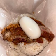 ธานี ข้าวหมูแดง - หมูกรอบ อารีย์