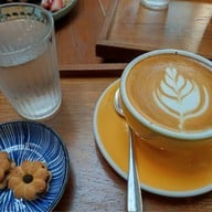 ปลาชุม : Plachum Café & Bistro