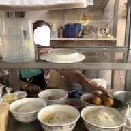 ธานี ข้าวหมูแดง - หมูกรอบ อารีย์