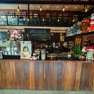 บรรยากาศ Blue Brick Cafe -