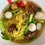 ก๋วยเตี๋ยวแคะสีลม