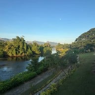 เอกไพลินริเวอร์แคว