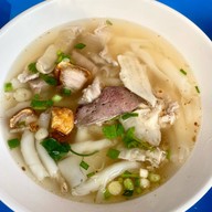 ก๋วยเตี๋ยวแคะสีลม