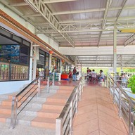 หน้าร้าน ร้านแดงอาหารทะเล (ร้านต้นตำรับตัวจริงกว่า40ปี)