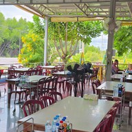 บรรยากาศ ร้านแดงอาหารทะเล (ร้านต้นตำรับตัวจริงกว่า40ปี)