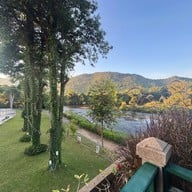 เอกไพลินริเวอร์แคว