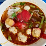 ก๋วยเตี๋ยวแคะสีลม