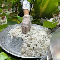 เมนูของร้าน ขนมต้มโคตรมะพร้าวอ่อน เจ้าดังวัดไร่ขิง นครปฐม