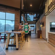 บรรยากาศ Burger King Porto Go Bang Pa-In