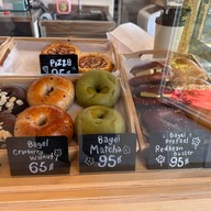 Lat & Loaf Cafe