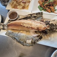 กุ้งเพื่อนแพรว