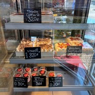 Lat & Loaf Cafe