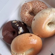 Lat & Loaf Cafe