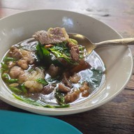 เจ๊ติ๋ม เนื้อต้มบ้านสิงห์