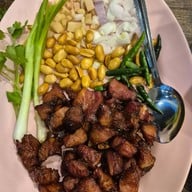 บ้านไม้ริมน้ำ