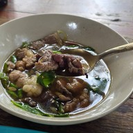 เจ๊ติ๋ม เนื้อต้มบ้านสิงห์