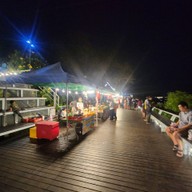 บรรยากาศ ตลาดริมแคว เมืองท่าขนุน