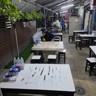 บรรยากาศ ข้าวหมูแดงสุพรรณ หลังสถานีรถไฟปากช่อง