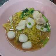 เมนูของร้าน สหชัย บะหมี่เกี๊ยวปู หมูแดง