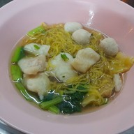 เมนูของร้าน สหชัย บะหมี่เกี๊ยวปู หมูแดง