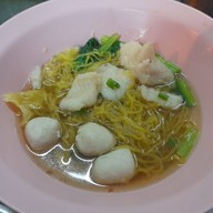 เมนูของร้าน สหชัย บะหมี่เกี๊ยวปู หมูแดง