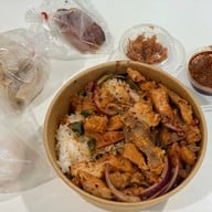 เมนูของร้าน หมูทอดในตำนาน เพชรเกษม69