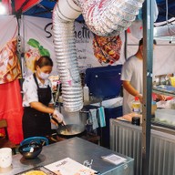 ตลาดเดินเล่นกรุงเทพกรีฑา