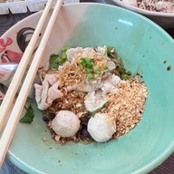 เตี๋ยวเรือซุปเปอร์แซ่บ!! ซีอิ๊วแห้ง ลองปะ..